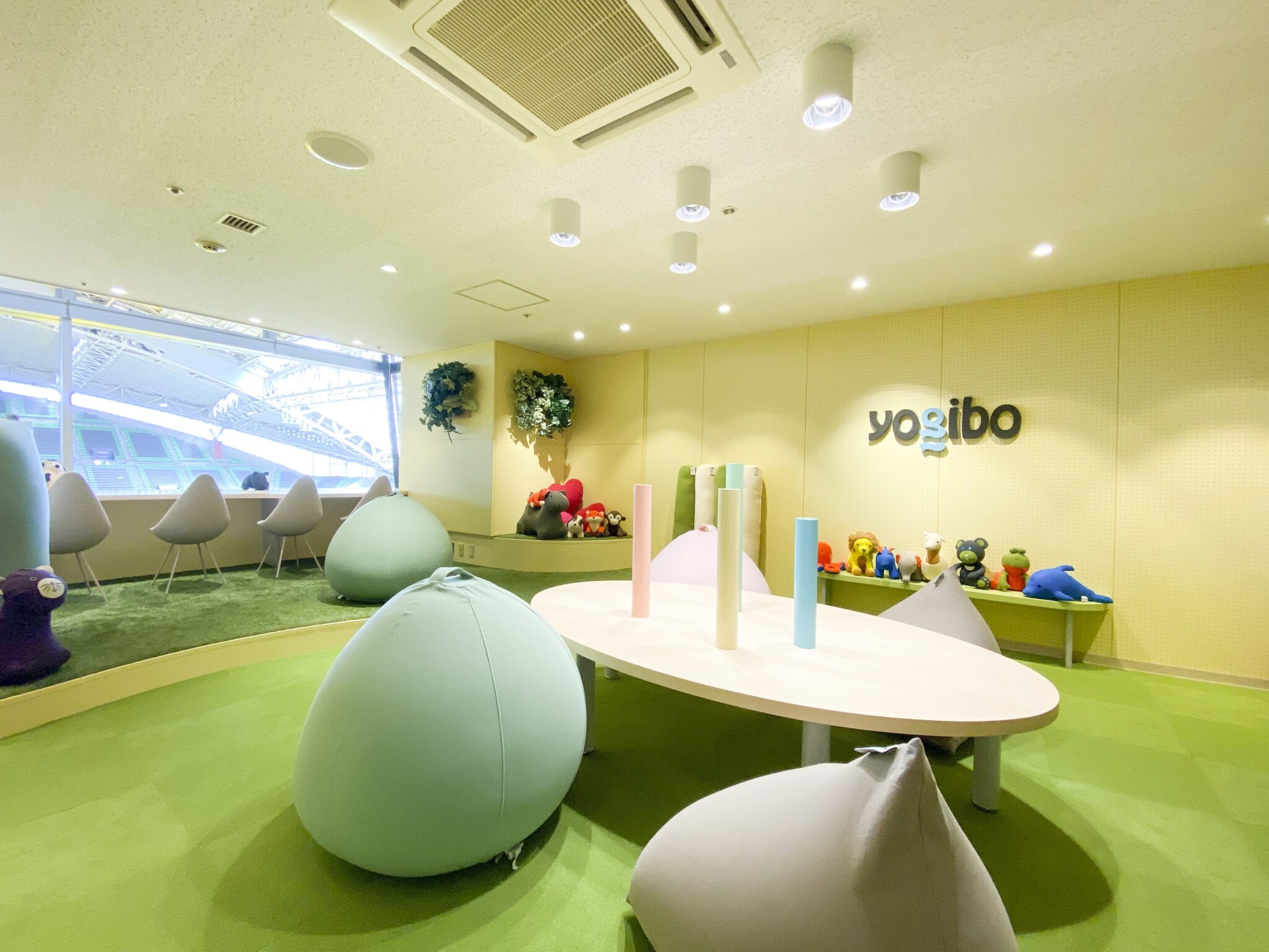 Yogiboプロデュースによる「センサリールーム」 Yogibo WEリーグが行われる「ノエビアスタジアム神戸」に常設 - 株式会社Yogibo